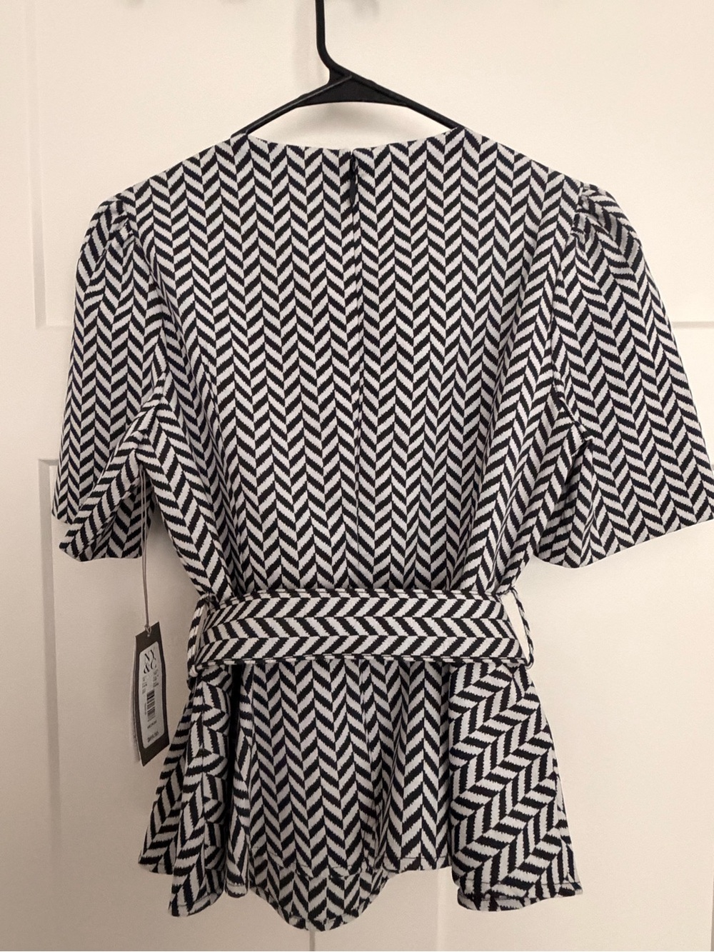 Eva Mendes NY&Co Black & White Chevron Belted Peplum Top - Picture 5 of 13